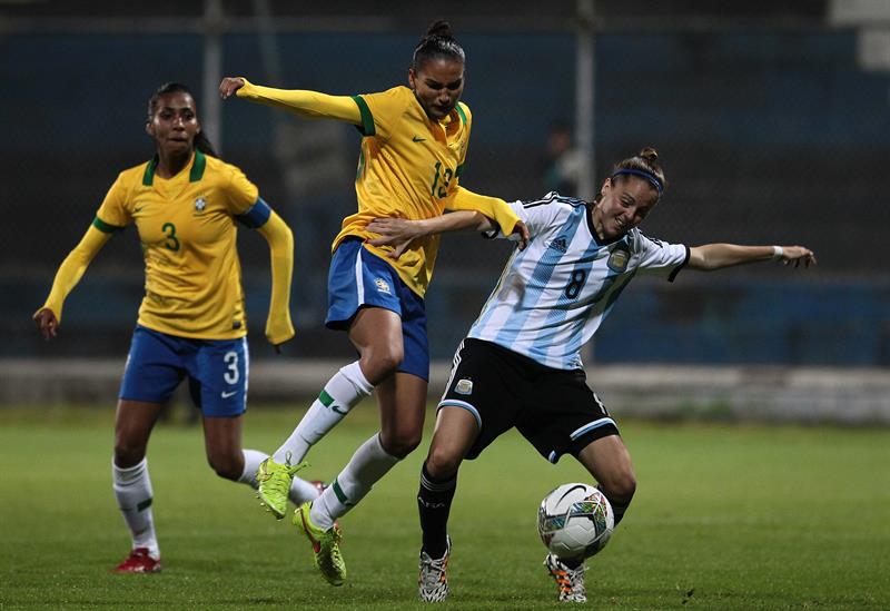 Brasil golea 6-0 a Argentina y definirá el título con Colombia