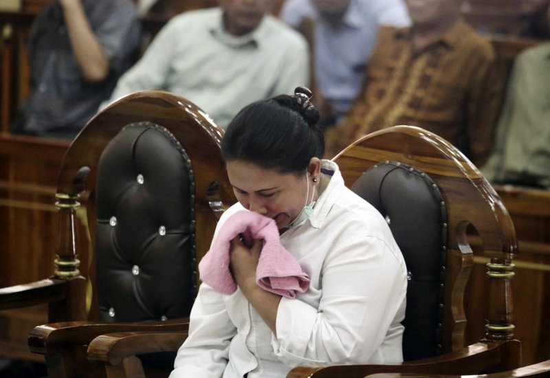 Mujer es condenada a prisión por blasfemia en Indonesia