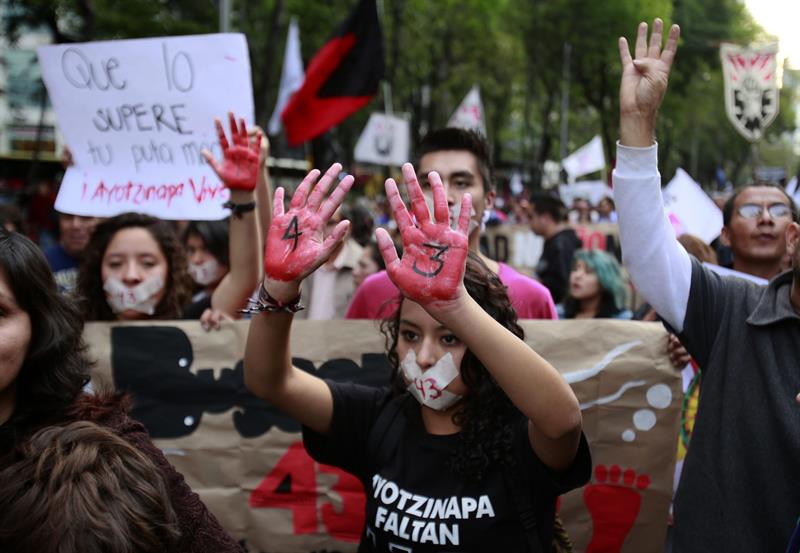 (VIDEO) México no olvida a los 43 estudiantes