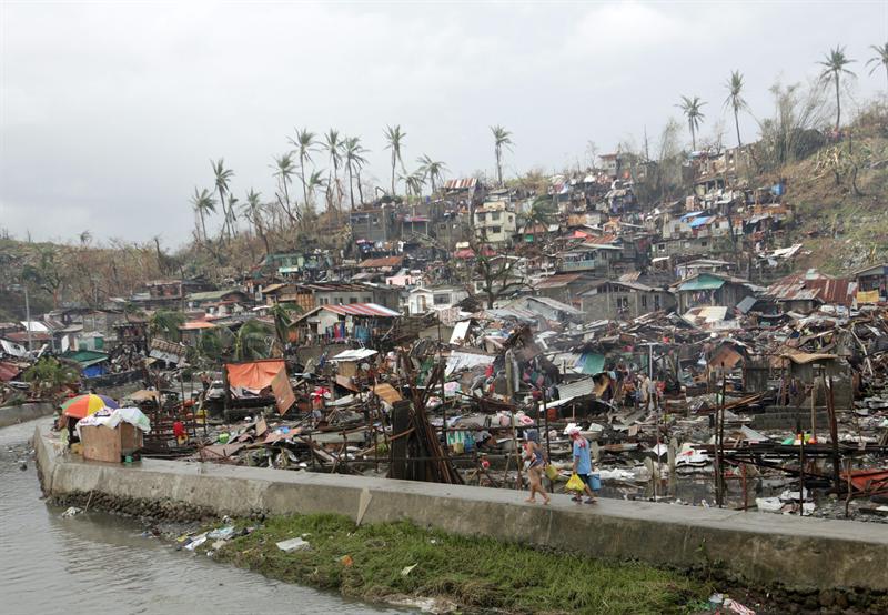 Miles de filipinos sin hogar ni trabajo 6 meses después del Haiyan