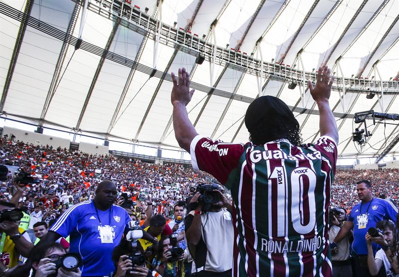 El Fluminense presenta a Ronaldinho Gaúcho en un Maracaná repleto