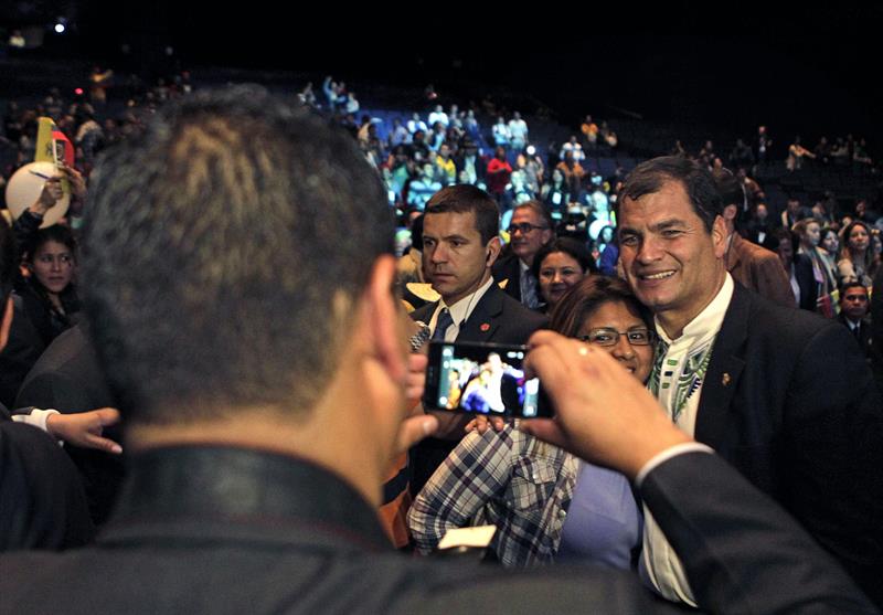 Correa agradece a los ecuatorianos en España su aportación a la economía