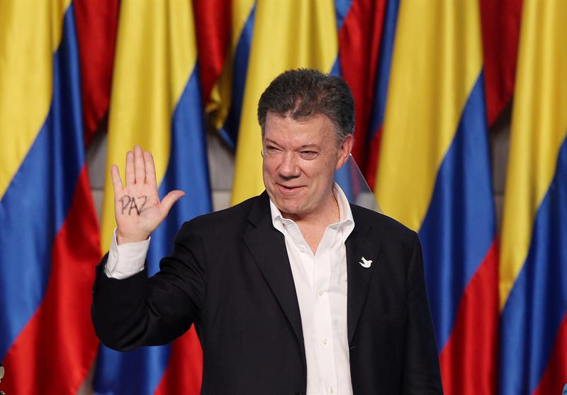 Rafael Correa felicita a Santos y dice que Colombia logrará la paz
