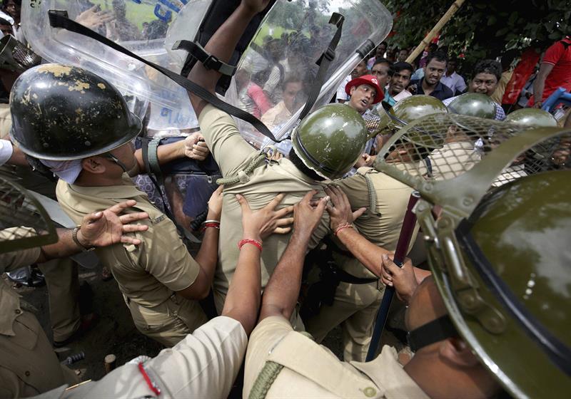 India recupera la calma tras protestas que dejaron aproximadamente 7 muertos