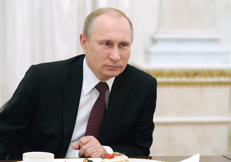 Putin reaparece en la televisión rusa tras una semana de ausencia