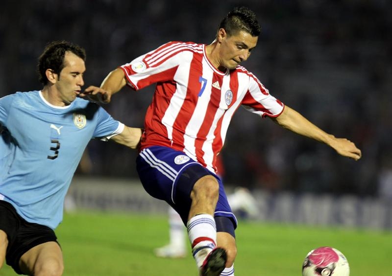 Selección paraguaya viaja a Quito sin Óscar Cardozo por lesión muscular