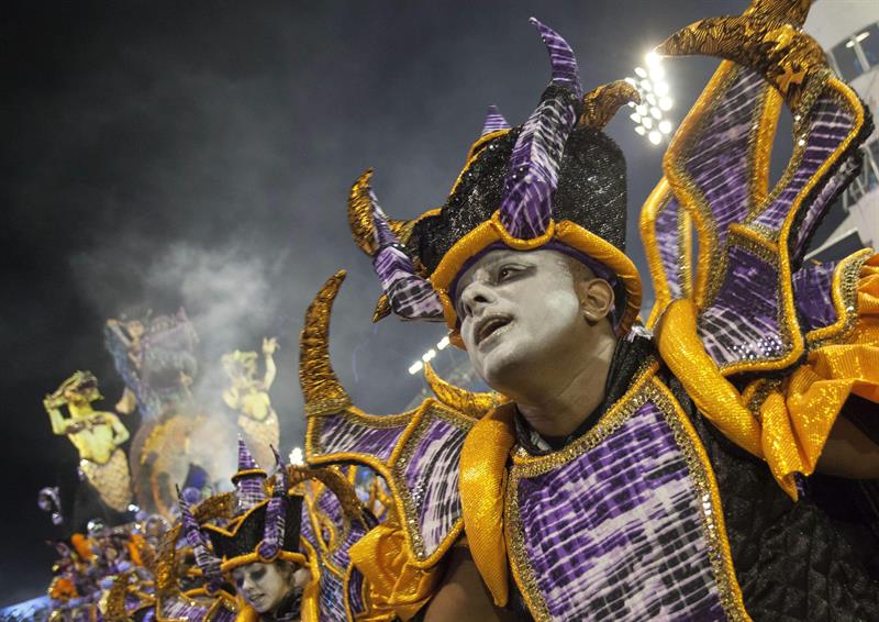 Tres hombres mueren electrocutados en carro alegórico de Carnaval en Brasil