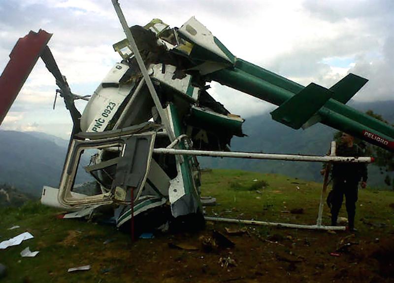 Helicóptero en Colombia quedó destruido al aterrizar en campo minado