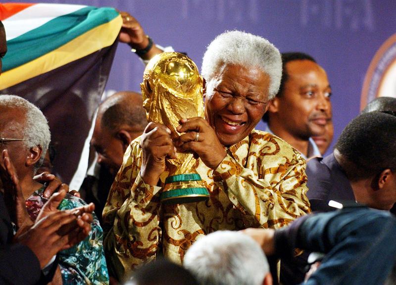 Consternación en redes sociales por muerte de Mandela