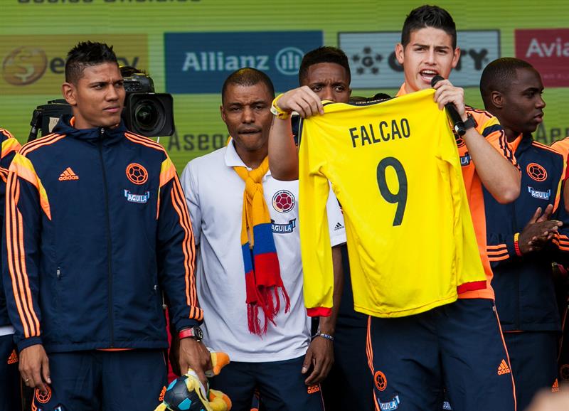 James Rodríguez recuerda a Falcao en recibimiento a la selección