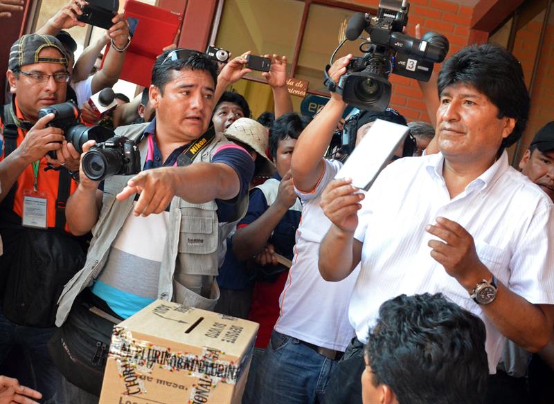 Morales llama a bolivianos a sufragar y destaca el masivo voto emigrante