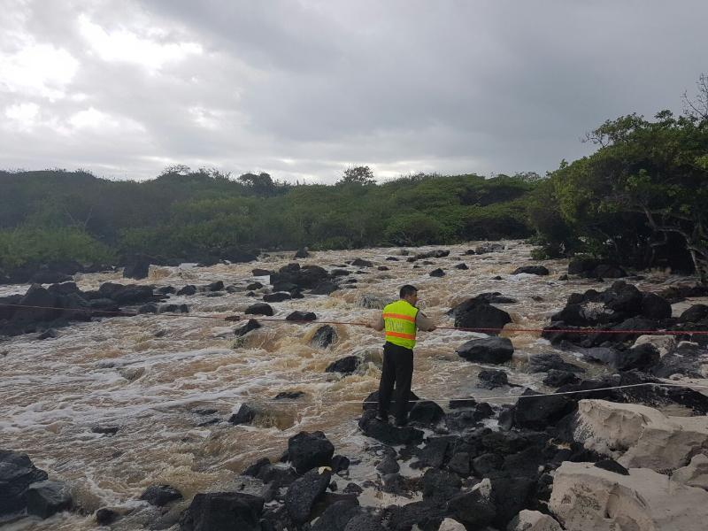 Seis turistas fueron rescatados de una fuerte corriente en la isla San Cristóbal