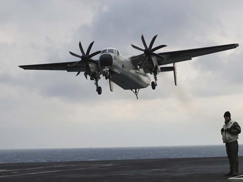 Avión militar de Estados Unidos se estrella en el mar con 11 personas a bordo