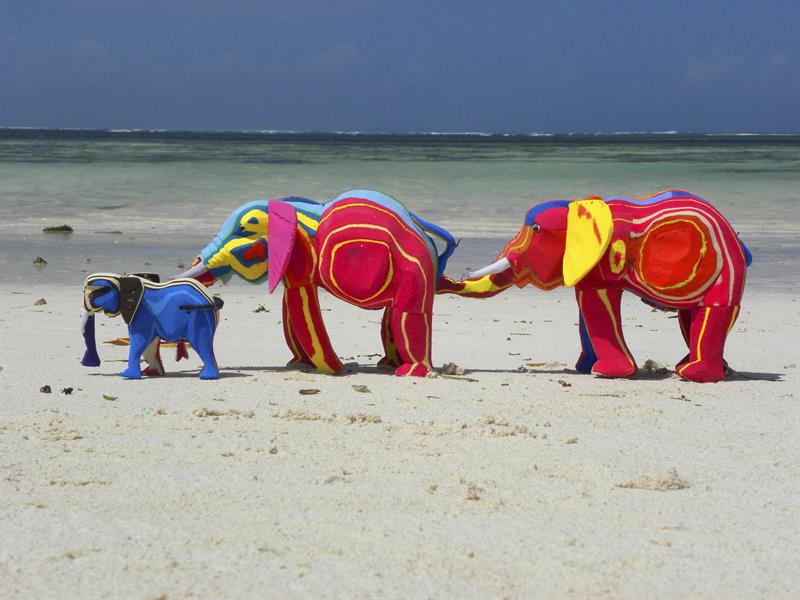 Kenia convierte en arte la basura del mar