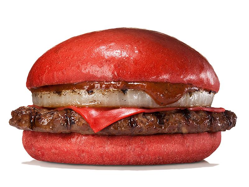 Cadena de comida rápida lanza una hamburguesa de color rojo
