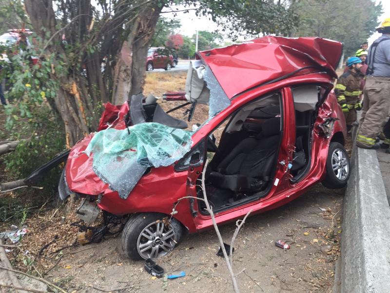 Dos fallecidos en accidente en vía a la Costa