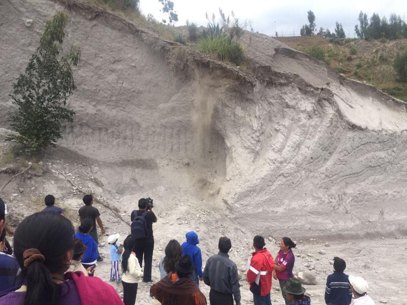 Un menor muere sepultado por un alud en una cantera de Latacunga