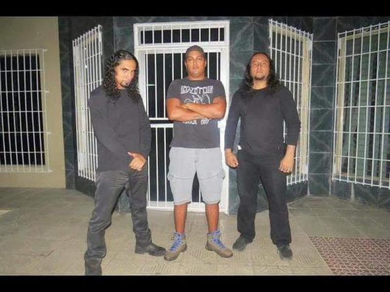 Denuncian en Panama a banda de rock por insultar y escupir a indígena
