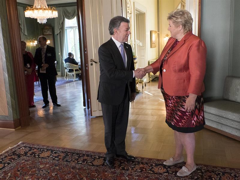 Santos defiende proceso de paz en Oslo, pero pide acelerar las negociaciones