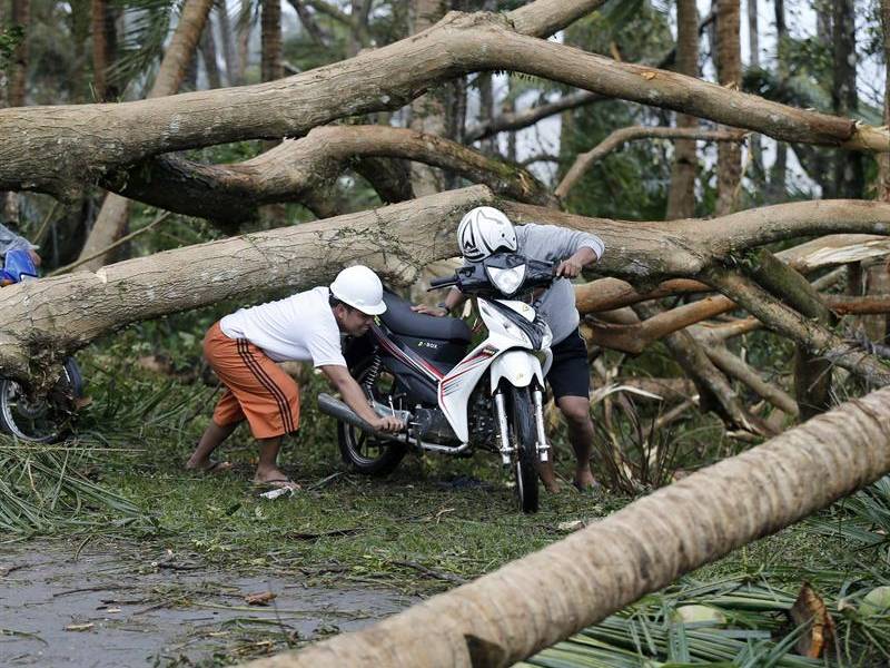 Tifón Hagupit deja al menos 3 muertos y 716.000 evacuados