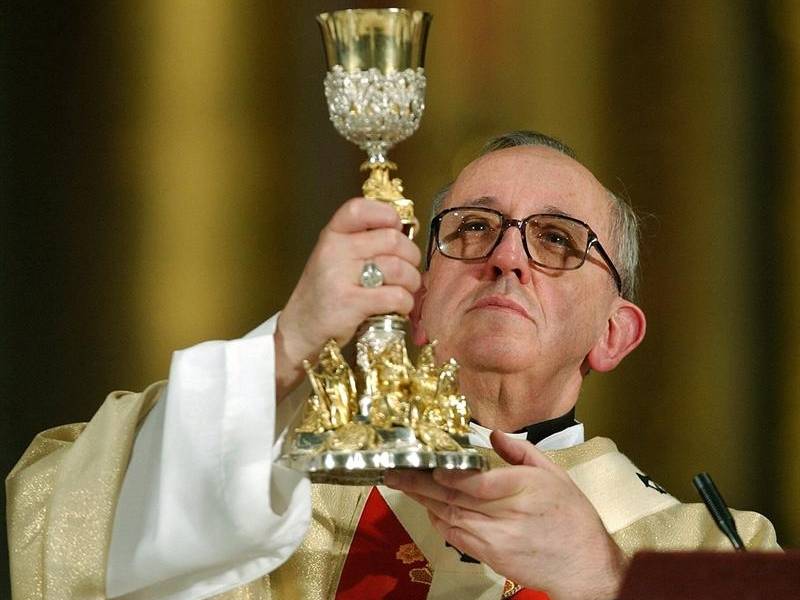 Jorge Bergoglio, de rival a sucesor de Joseph Ratzinger