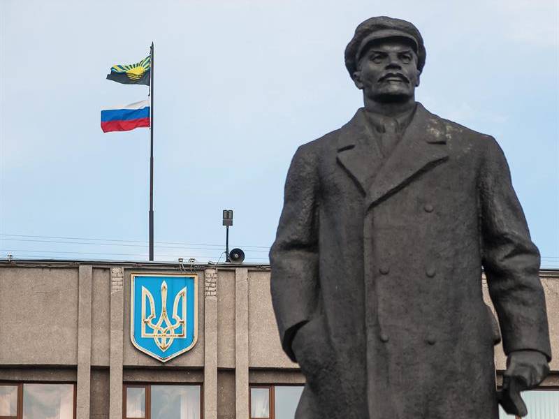 Grupos prorrusos desoyen ultimátum de Kiev y toman nuevas sedes oficiales
