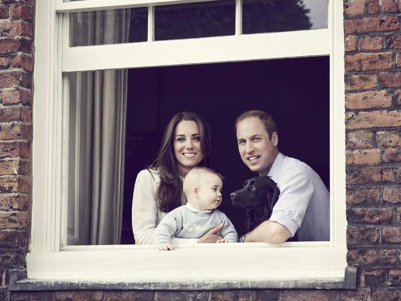 Publican nueva foto del príncipe George con sus padres, Kate y William