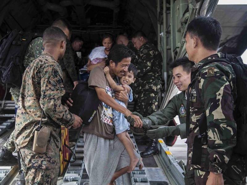 Miles de filipinos sin hogar ni trabajo 6 meses después del Haiyan