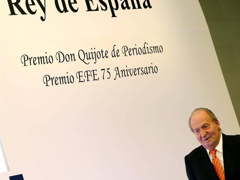 Rey Juan Carlos abdica en su hijo para abrir &quot;una nueva etapa de esperanza&quot;