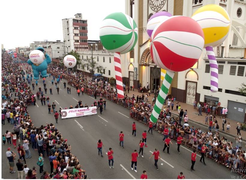 Miles de guayaquileños disfrutaron del desfile de globos gigantes