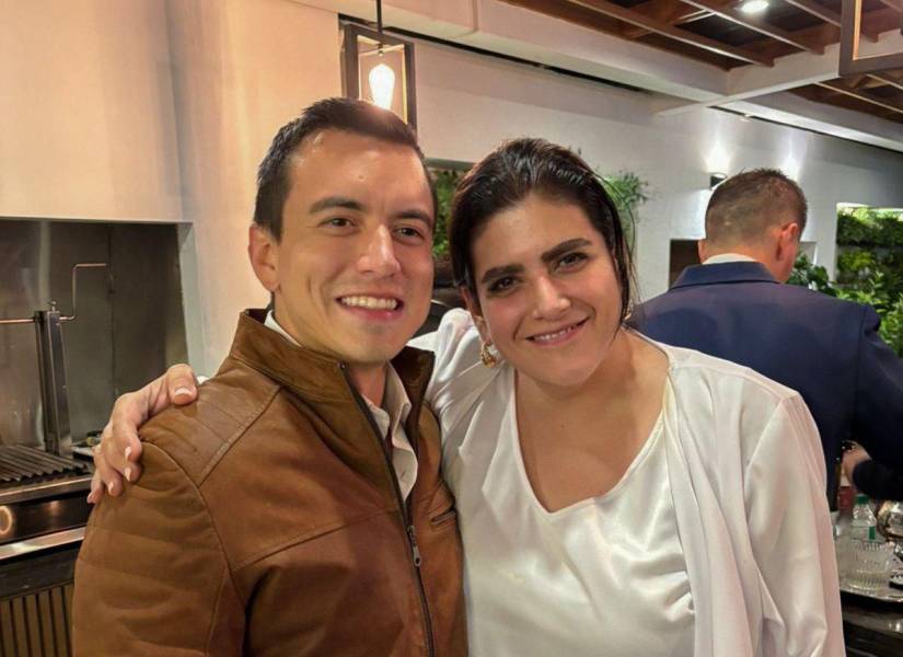 Daniel Noboa junto a Mónica Palencia esperando los resultado de la Consulta Popular.