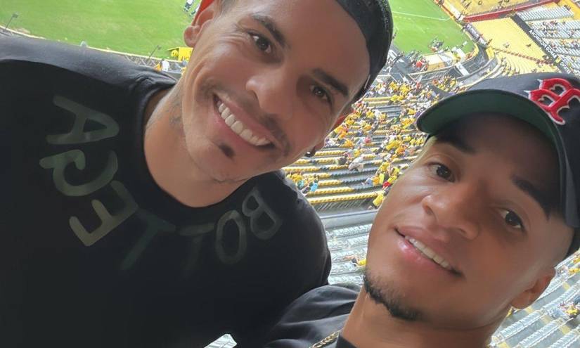 Jonathan Álvez (i) y Byron Castillo (d) estuvieron presentes en el partido de Barcelona SC ante Guayaquil City por Liga Pro.