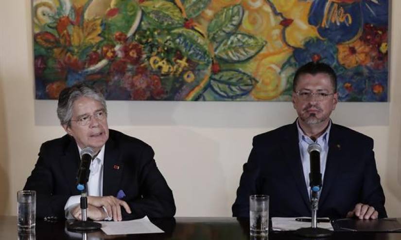 Guillermo Lasso junto a Rodrigo Chaves, presidente de Costa Rica.