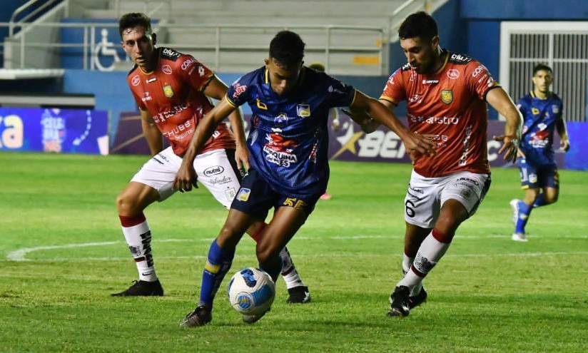 Delfín y Deportivo Cuenca se enfrentan en la fase uno de la Copa Sudamericana.