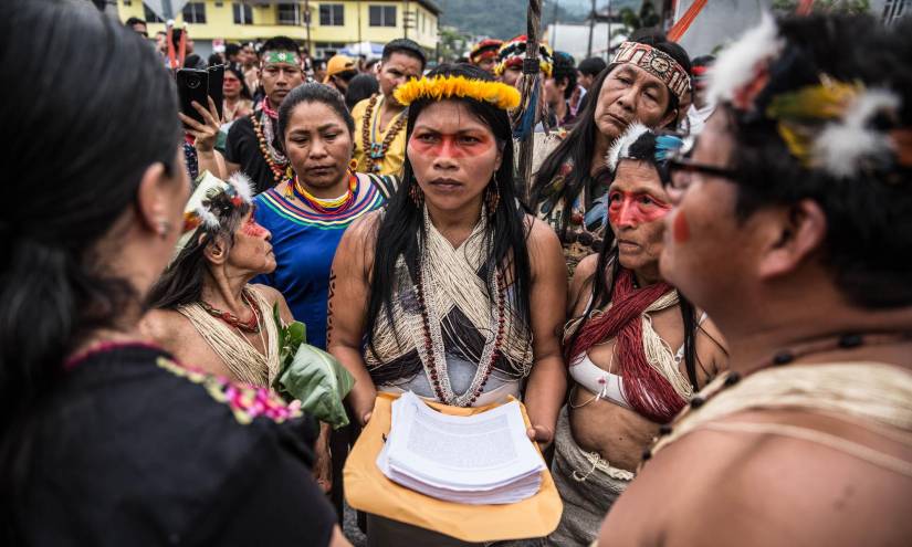 Nemonte presidenta de la Organización Waorani de Pastaza, llevó la demanda de las comunidades Waorani en sus manos, en febrero 2019.