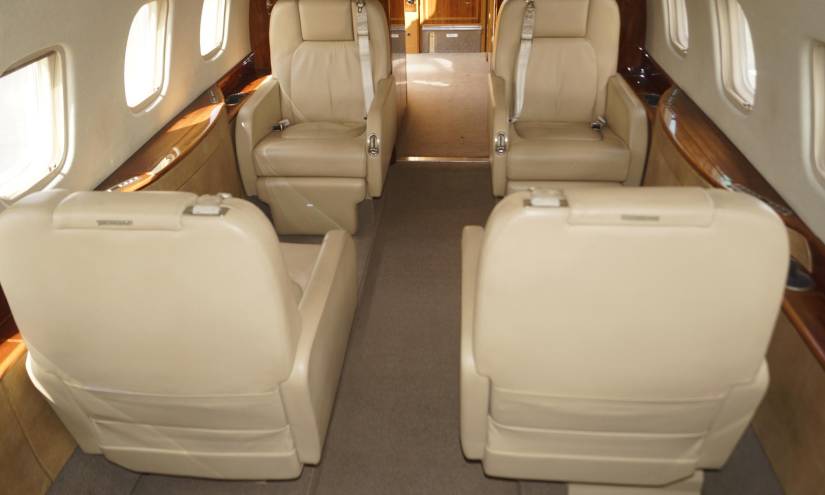 Este jet tiene cuenta con 13 asientos y una longitud de 26,33 metros.