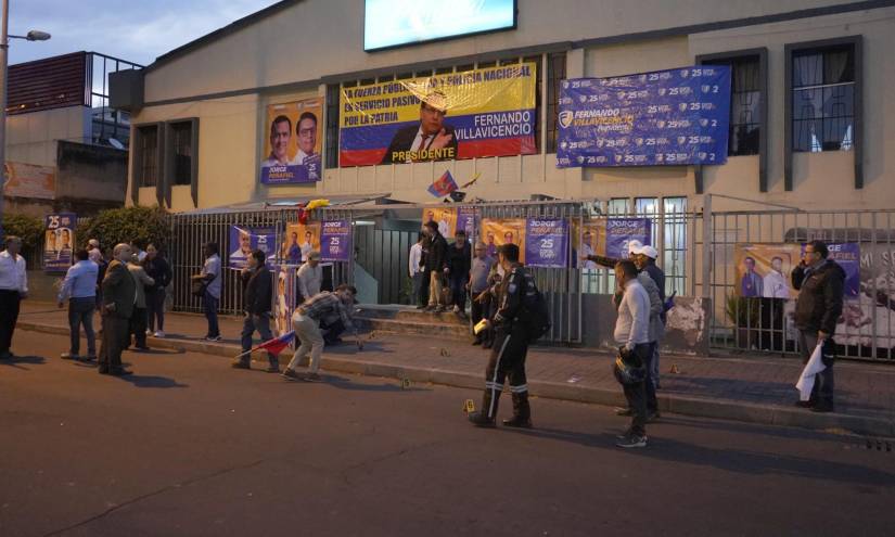 Fotografía del 9 de septiembre, día del atentado contra Fernando Villavicencio, en el lugar de los hechos.