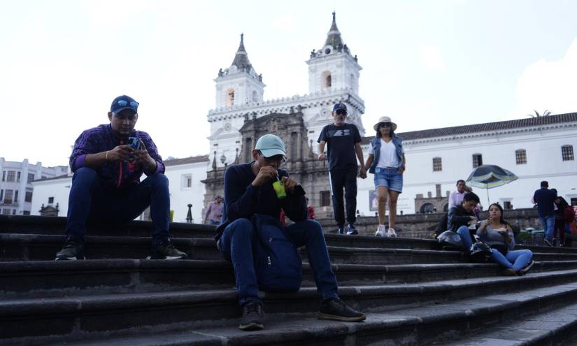 Turistas en el casco colonial de Quito.