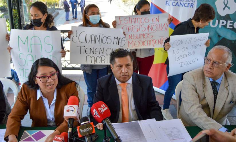 En la imagen Diego Jimbo y María Fernanda Jimbo de la organización social Acuerdo Contra el Cáncer.