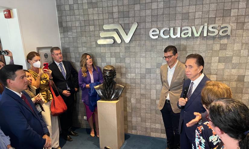 Don Alfonso expresando su agradecimiento a todos los presentes en el homenaje que Ecuavisa en Guayaquil le rindió la tarde del martes 18 de julio.