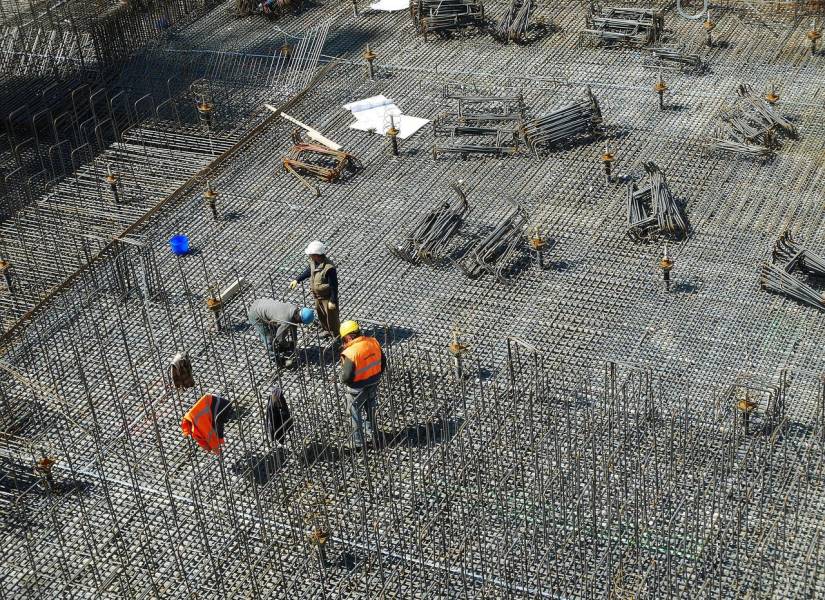 Imagen referencial. Trabajadores en una obra en construcción.