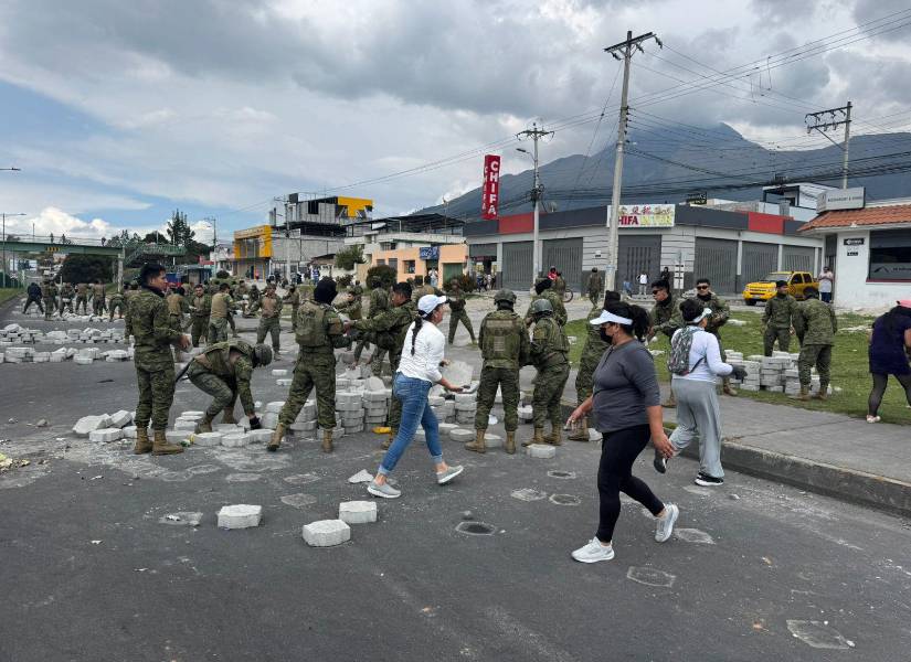 El Gobierno despliega operativo para recuperar el orden en Imbabura tras el paro nacional El Gobierno despliega operativo para recuperar el orden en Imbabura tras el paro nacional