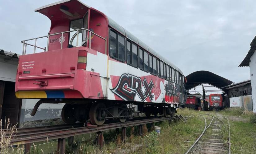 Otra de las locomotoras abandonadas en Chiriyacu. Otra de las locomotoras abandonadas en Chiriyacu.