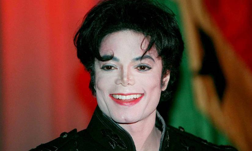 Según los médicos que participaron en su autopsia, Michael Jackson usaba una nariz falsa