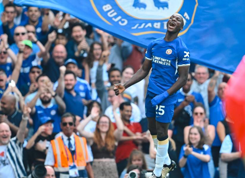 Moisés Caicedo celebra su primer gol con el Chelsea contra el Bournemouth