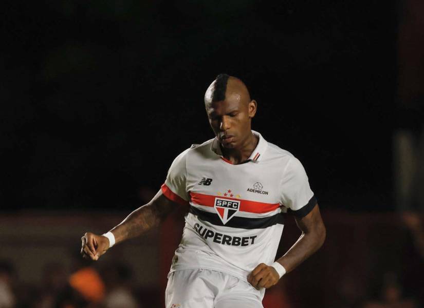 Robert Arboleda en un partido con la camiseta de São Paulo.