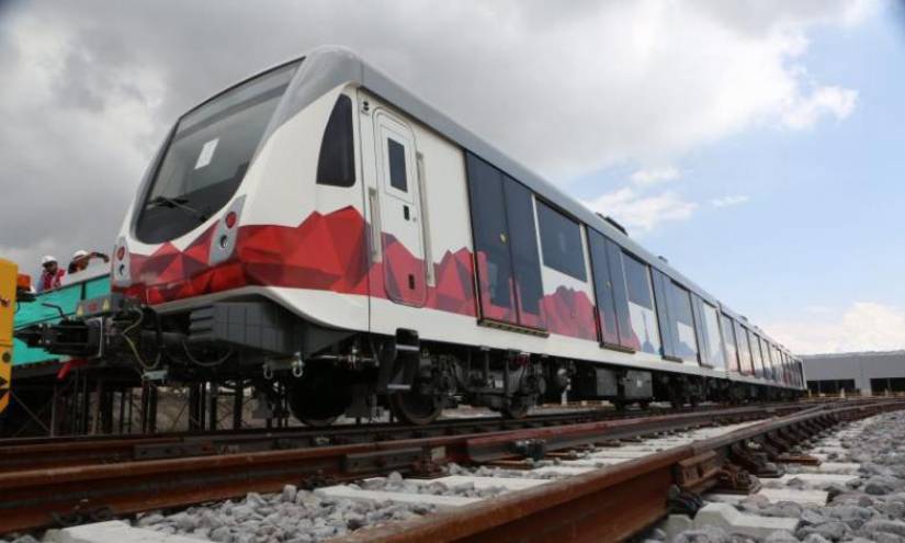 Cada tren del Metro de Quito tiene capacidad para trasladar 1 500 pasajeros.