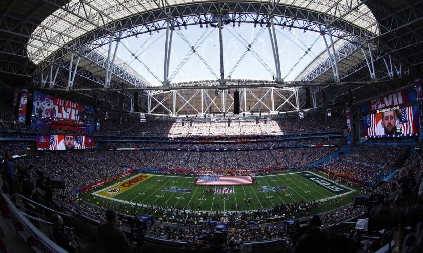 Así se ve un campo de fútbol americano en un partido de Super Bowl.