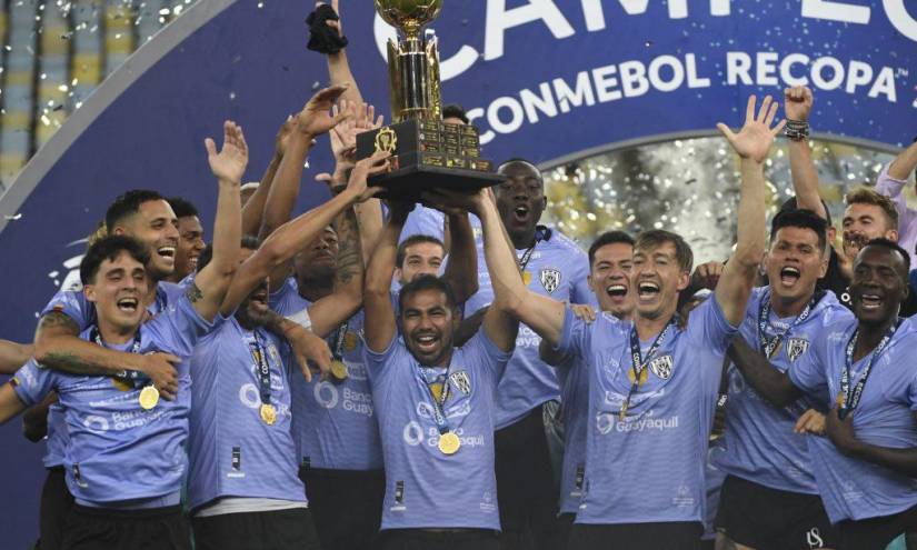 Jugadores de Independiente del Valle celebrando el título de la Recopa sudamericana