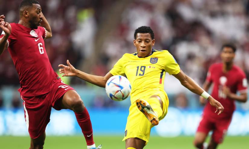 Gonzalo Plata en el duelo que Ecuador le ganó a Qatar en el inicio del Mundial 2022.